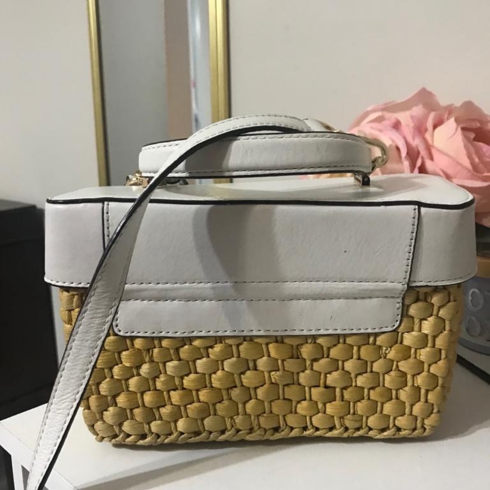 Handbag - Picture 3 of 4